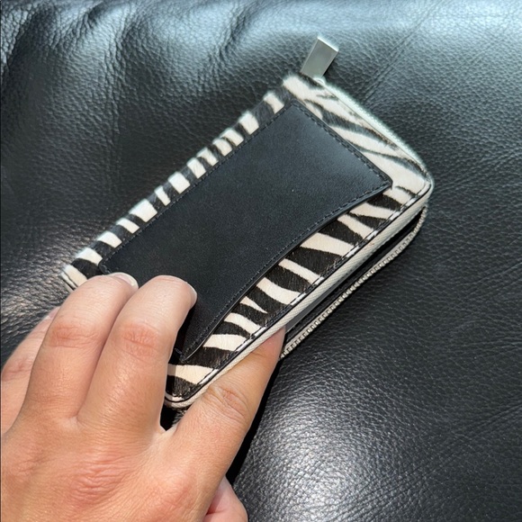 Michael Kors Zebra Print Calf Hair Zip Around Wallet NEWWWW - Picture 3 of 3